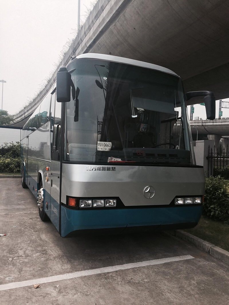 旅游大巴车